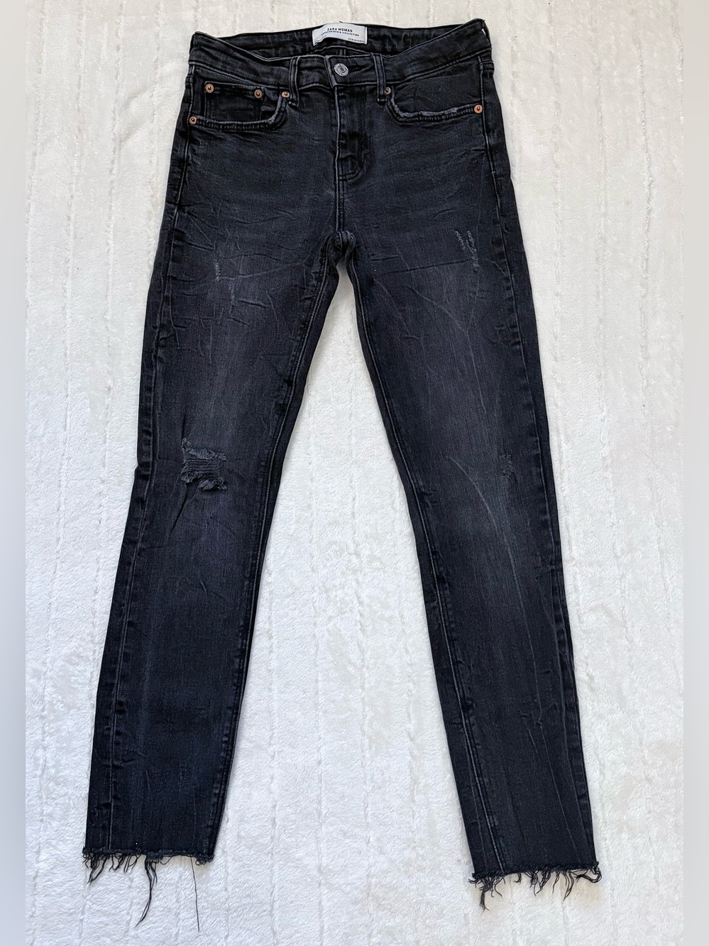 ZARA Premium Denim Mid Rise Distressed Slim Straight Black Wash Raw Hem Womens 4
